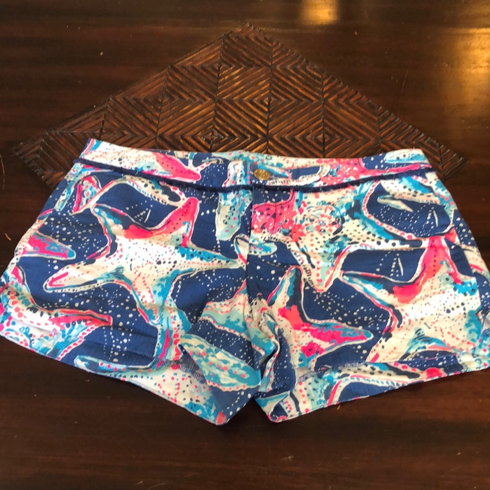 Lilly Pulitzer shorts. Size 6 great for the summer.